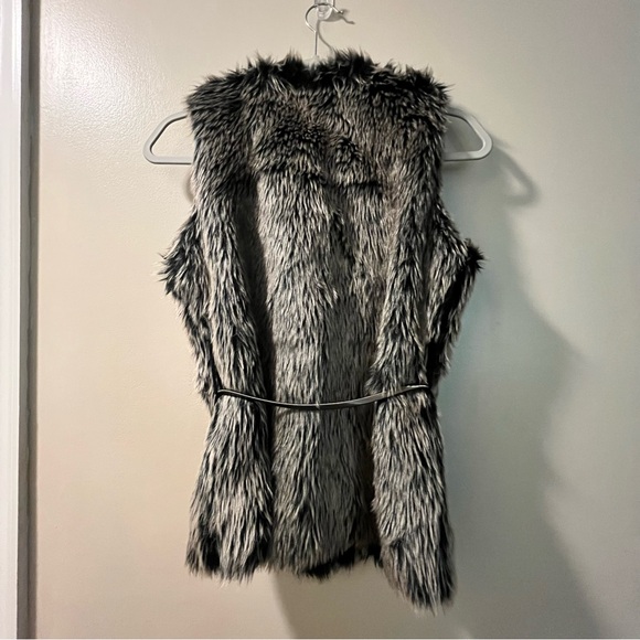 Faux Fur Brownish-Gray Vest with elasticity dark silvery belt. Size small - Picture 3 of 16